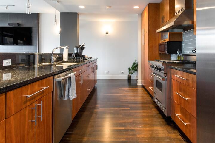 Boutique Design Condo with Rooftop Terrace gallery image 2