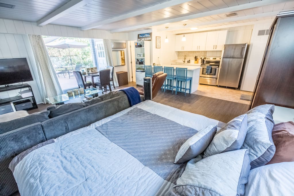 cali-king bed, couch, full kitchen