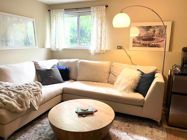 Heart Of Ann Arbor- Private Bed, Bath, Living Room - Ann Arbor, MI