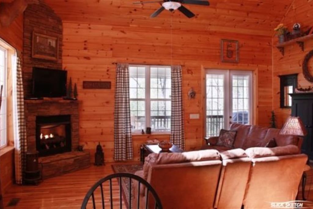 Coon`s Den living area-North Georgia Cabin Rental