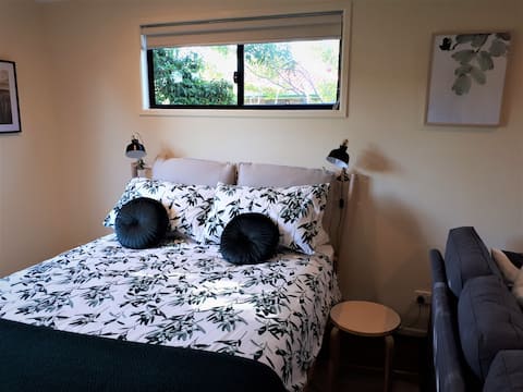 Popular Airbnb listing: The Red Door Cottage in Brisbane