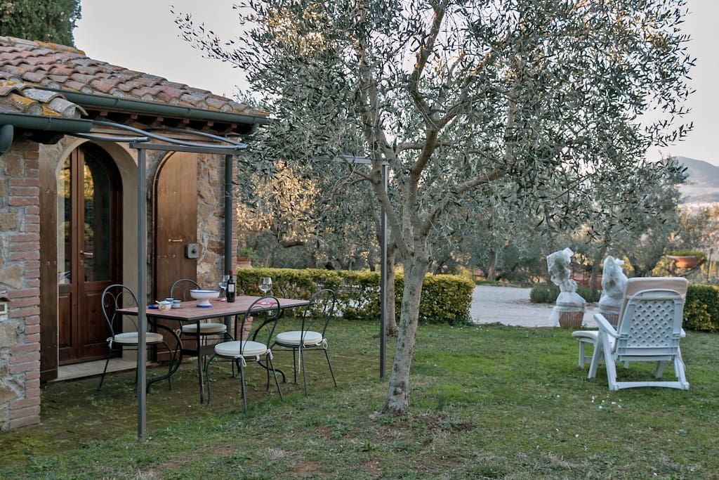 Giardino esterno per veri momenti di relax immersi nel verde
