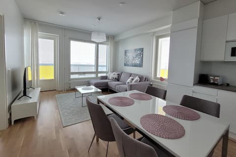 Modern 1BR Apt with Sauna and Free Parking!