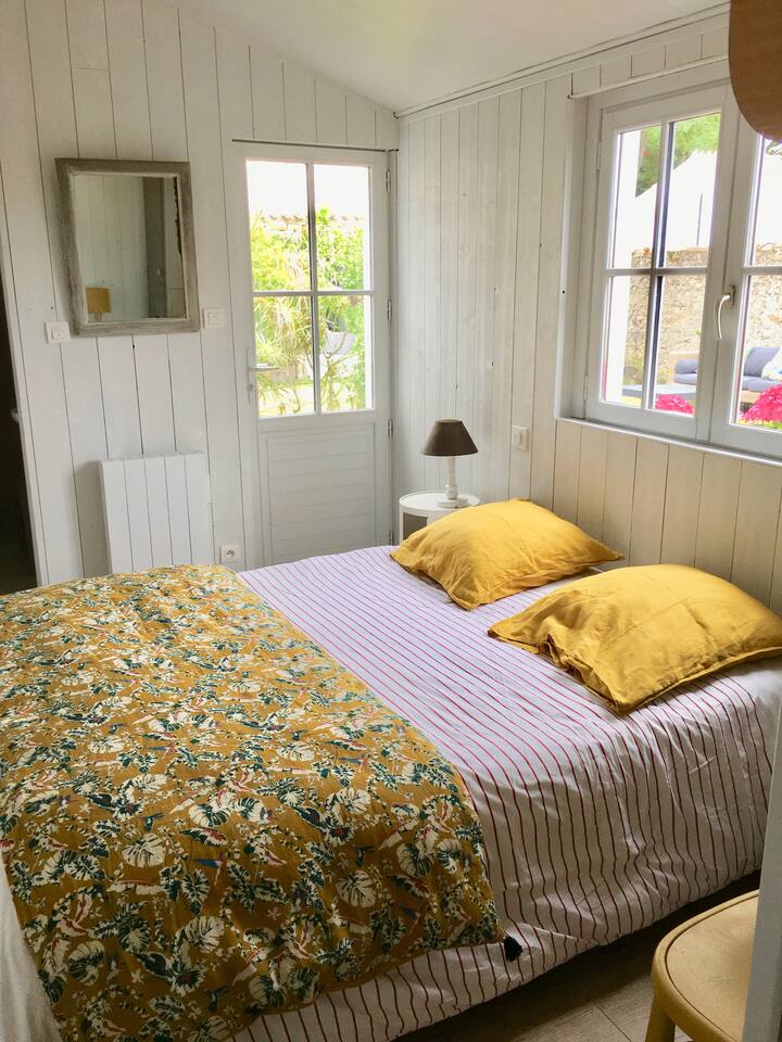 Spálňa 2  so sprchovacím kútom - hlavný dom na prízemí