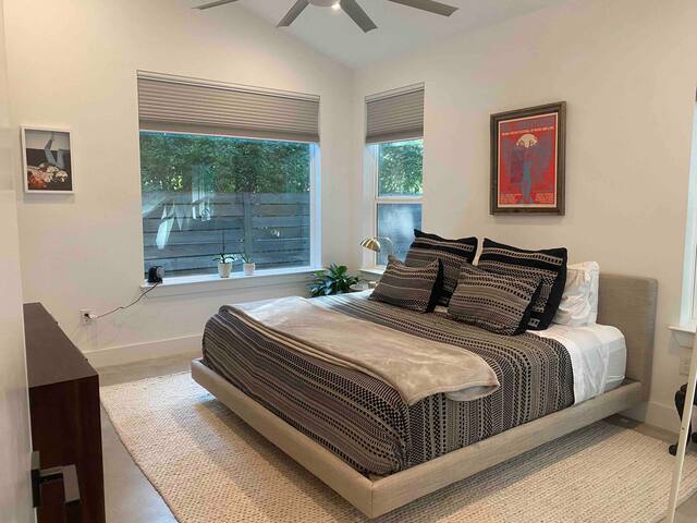 Beautiful + modern new build in East Austin.