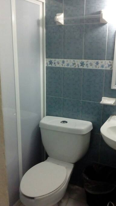 BAÑO EN CADA HABITACIÓN