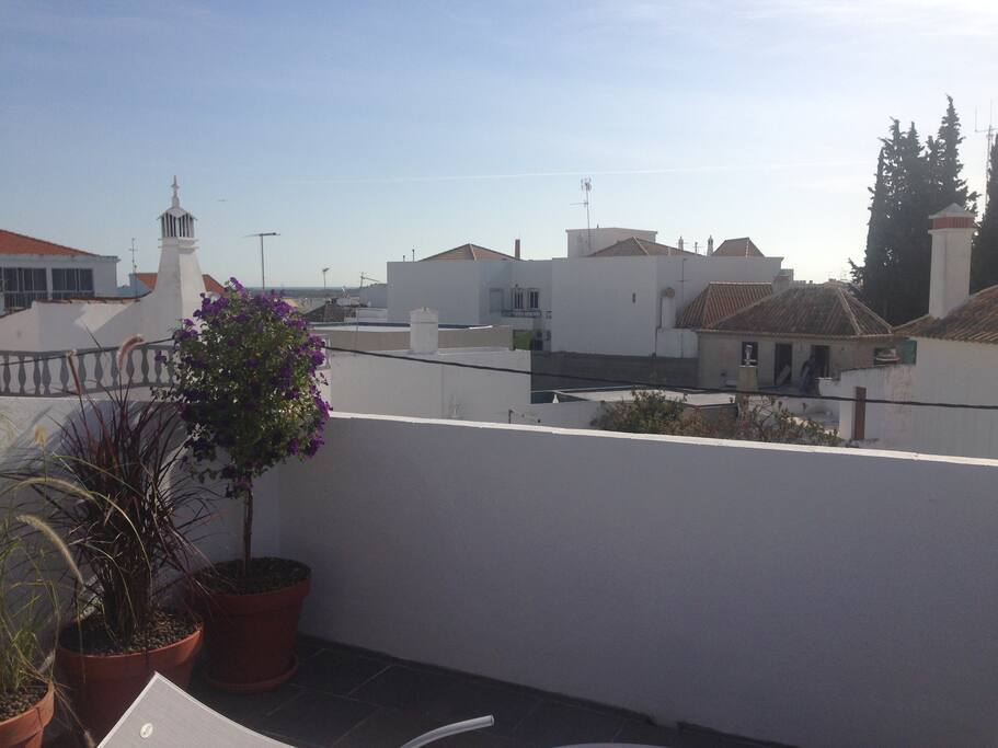 vue de la terrasse de toit, vers le sud-est
view from the roof terrace, facing South-east