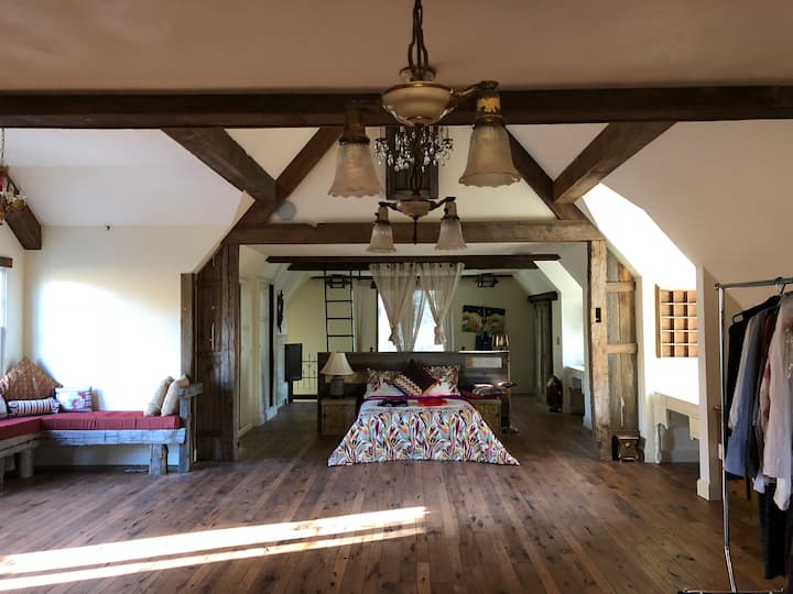Stunning Private Artist Loft 4u - Whitmore Lake, MI