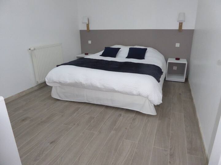 ห้องนอน 160 ซม. พร้อมตู้เสื้อผ้า