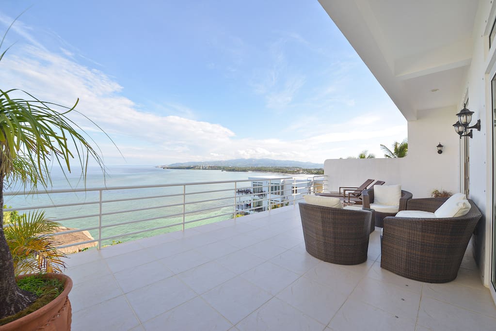 Private Large Terraces!!