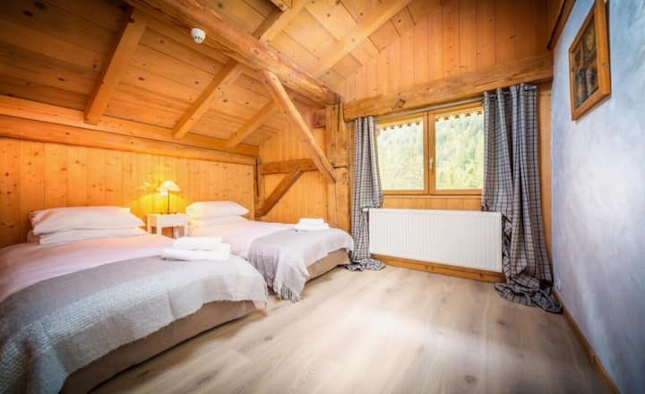 Spálňa na 1. poschodí, 2 lôžka