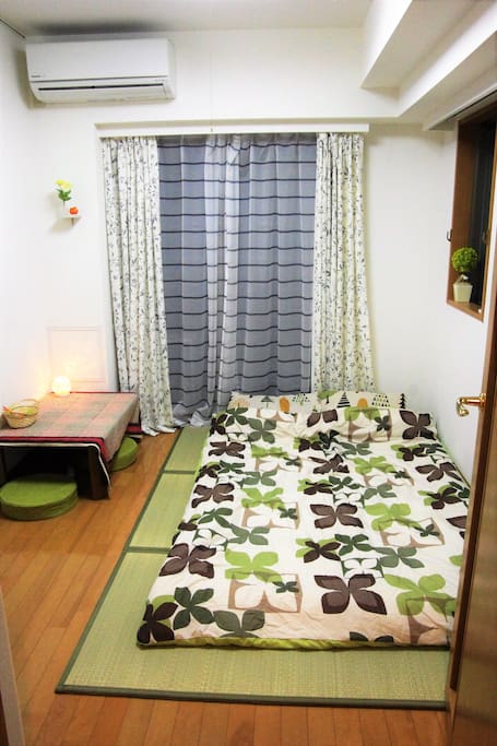 Double-sized Japanese Foton on Tatami, cozy place for couple, friends and family. Suitable for private trip and business
精緻小套房,交通方便適合出差,旅行,觀光等用途