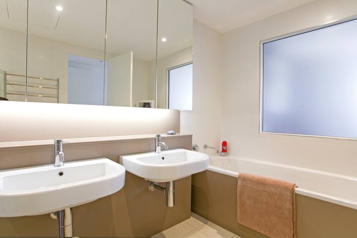 Latitude 33 gallery image 5