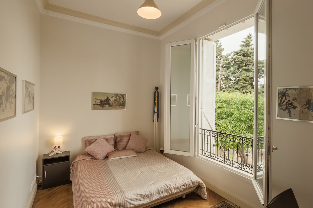 ชั้นล่าง - ห้องทำงาน