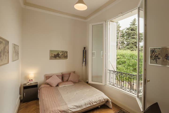 Приземје - канцелариска соба