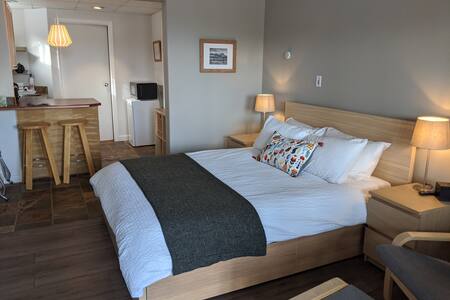 Jasper's Retreat - Incredible Views, Restful Space