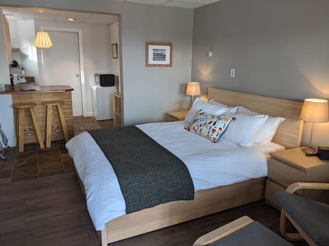 Jasper's Retreat - Incredible Views, Restful Space