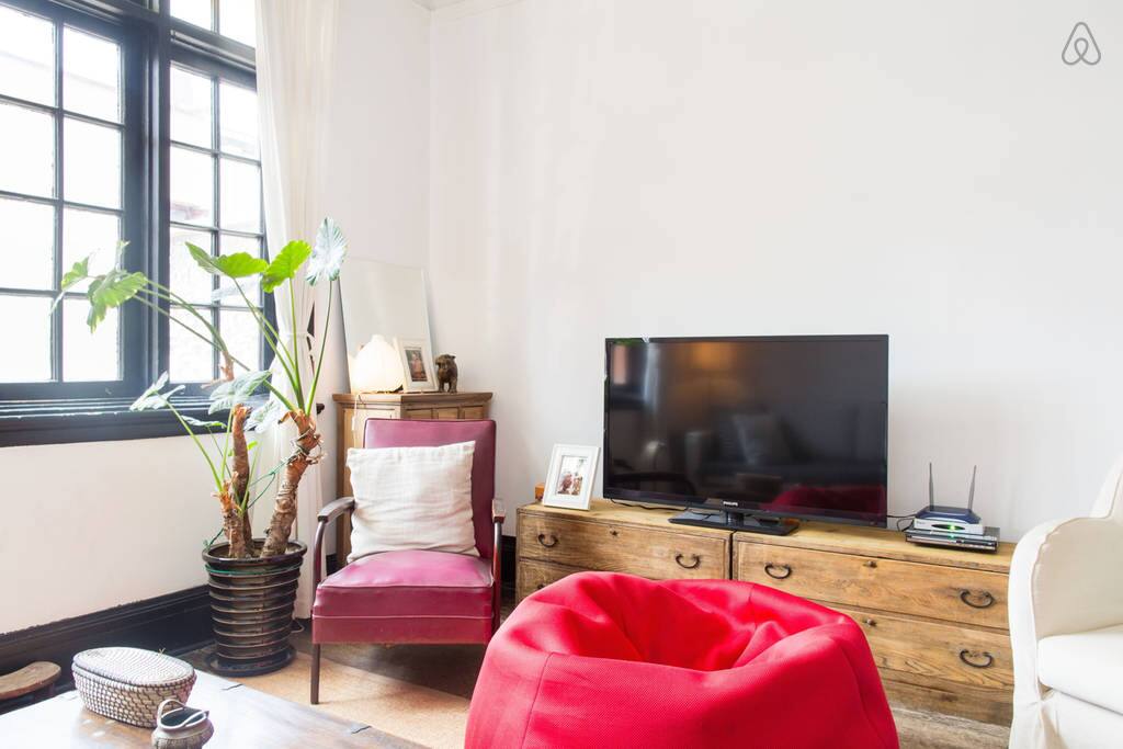 A ultra spacious pad that will comfortably sleep three travellers