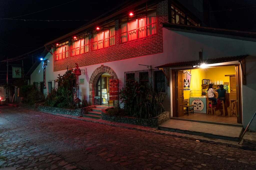Casa Cakchiquel - Patrimonio Cultural de Panajachel - Calle 14 de Febrero - Panajachel - Solola - Guatemala, C.A.