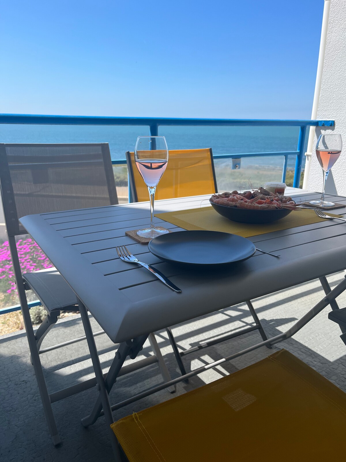 Top Airbnb: Saint Hilaire de Riez: Small nest facing the sea in Saint Hilaire De Riez