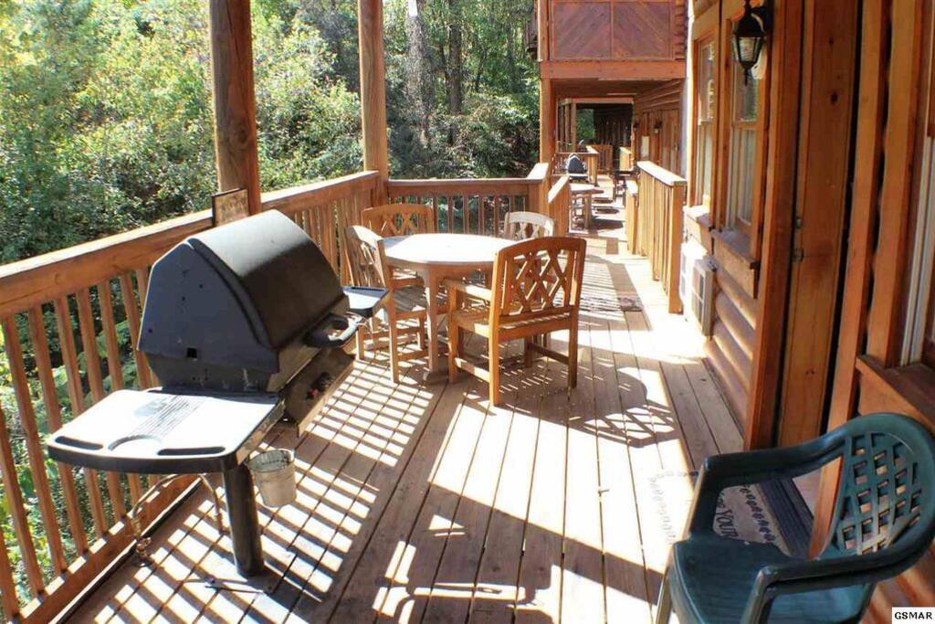 Porch where you can grill.