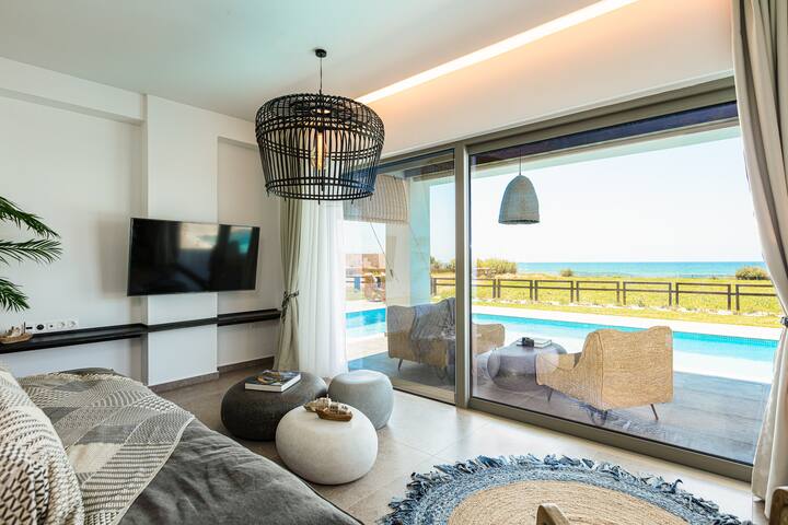 Feyre Boutique Mansion walking distance to beach gallery image 5