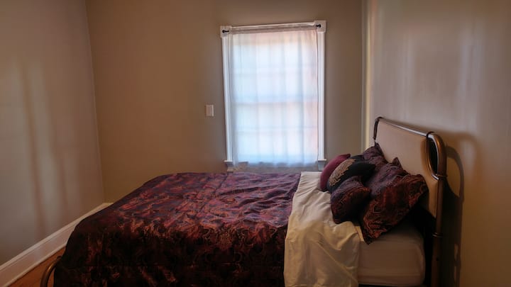 Bedroom 2 Queen Bed