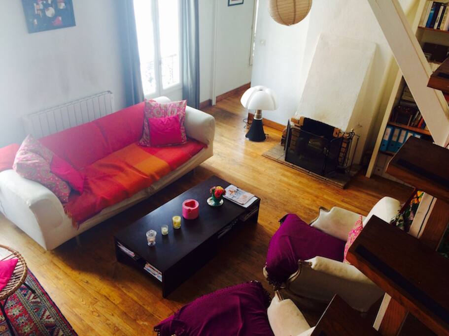 salon avec hauteur sous plafond