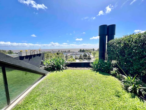 Top Airbnb: Luxury Apartment with Private Rooftop & River View in Vicente López