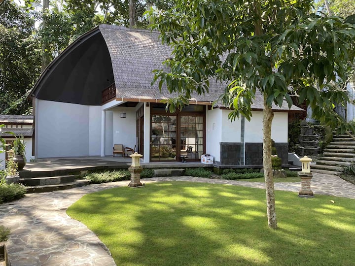 Moonlight Room building