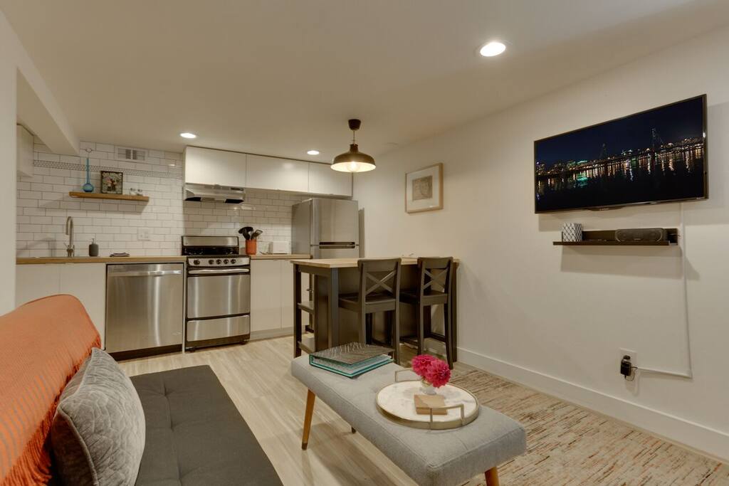 Modern, ergonomic suite with natural light and lots of amenities.
