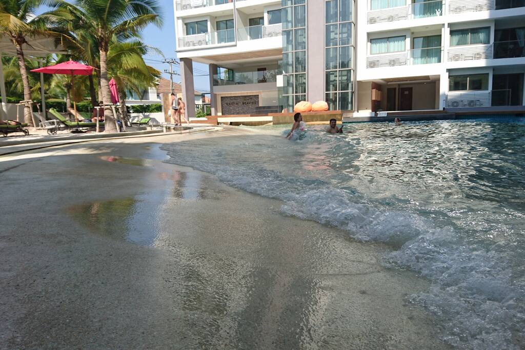 Wave pool & artificial sand beach