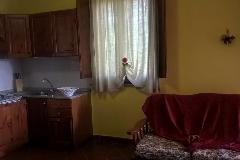 Il soggiorno con angolo cottura