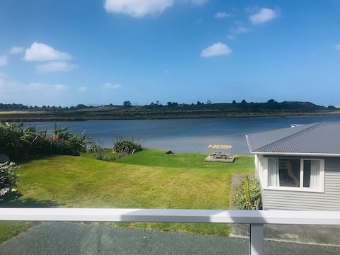 2 houses on waterfront, sleeps 14 & pet friendly