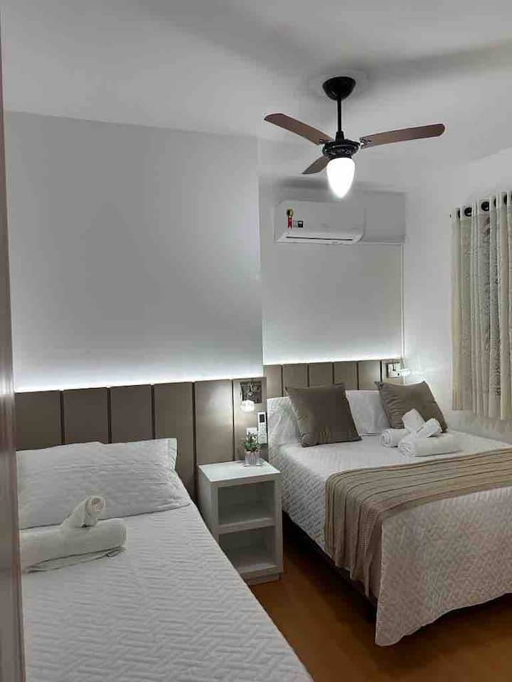 ห้องพักพร้อมตู้ใหม่และอินเวอร์เตอร์เครื่องปรับอากาศ 