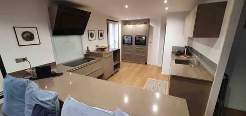 Top performing Airbnb: Charming duplex - heart of Bayonne - sleeps 4 in Bayonne