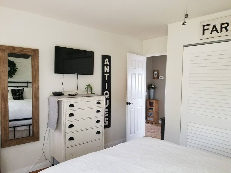 The Farmhouse Room