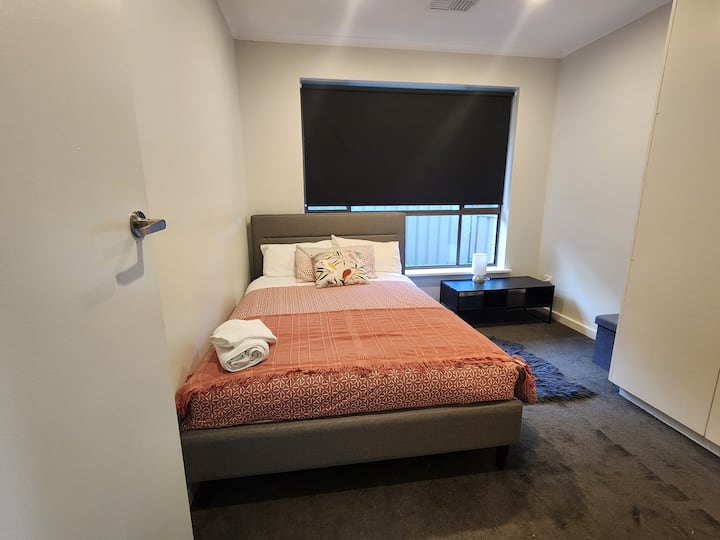 Dormitorio 2.
Cama doble.