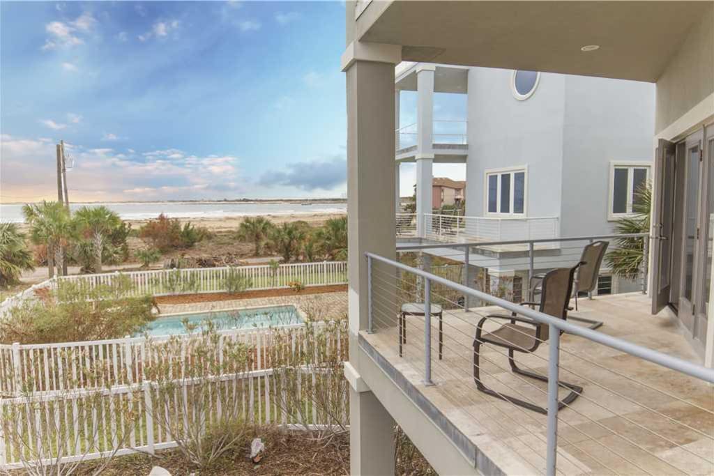 Oceanfront Views - Enjoy your front row seats to a majestic sunrise over the Atlantic!