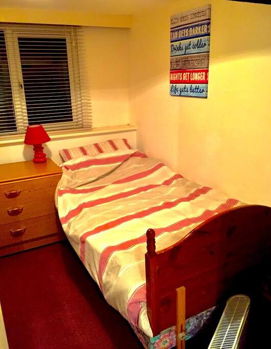 2nd Bedroom - two single beds
Has a set of drawers