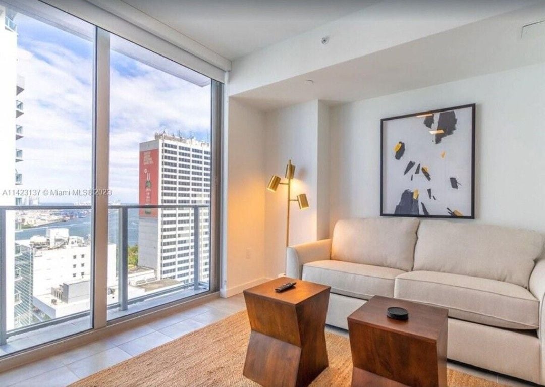 Top performing Airbnb: Luxury Downtown Miami apt#2413 Amenities pool gym. in Cbd