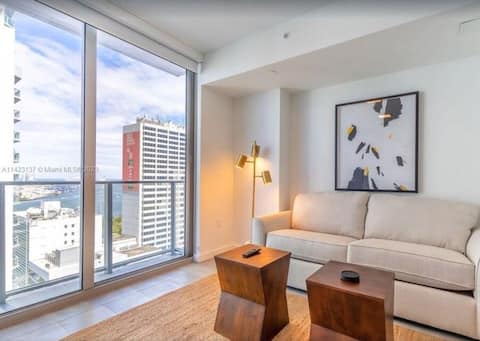 Top performing Airbnb: Luxury Downtown Miami apt#2413 Amenities pool gym. in Cbd