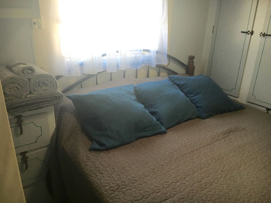 Full Queenside bed