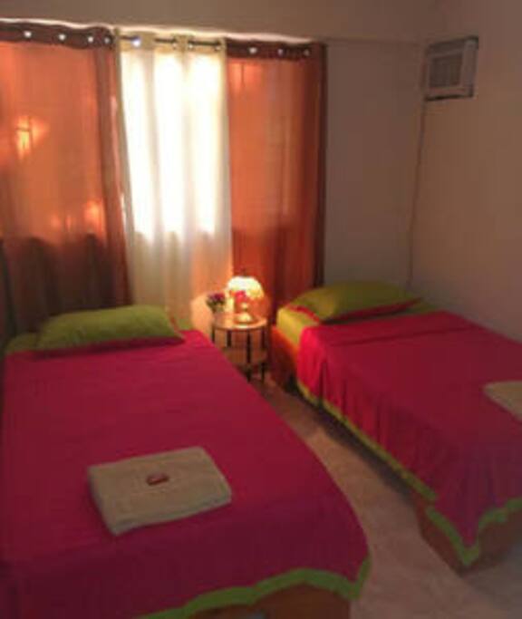 Habitacion con dos camas sencillas