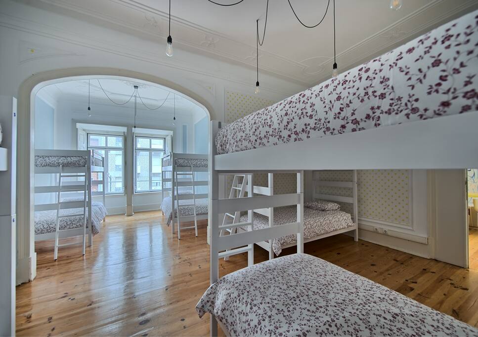 QUARTO PARTILHADO COM VISTA
