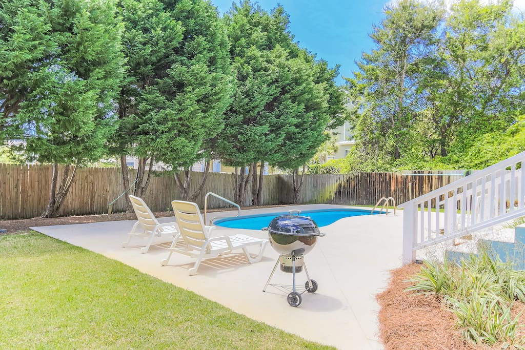 Yard, Dining Table, Furniture, Table
