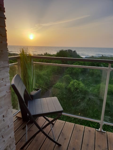 Successful Airbnb property: Le Belouga, sea view apartment. in Sangatte