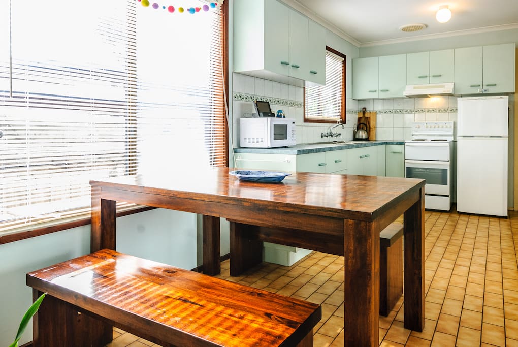 Dining & kitchen area./..