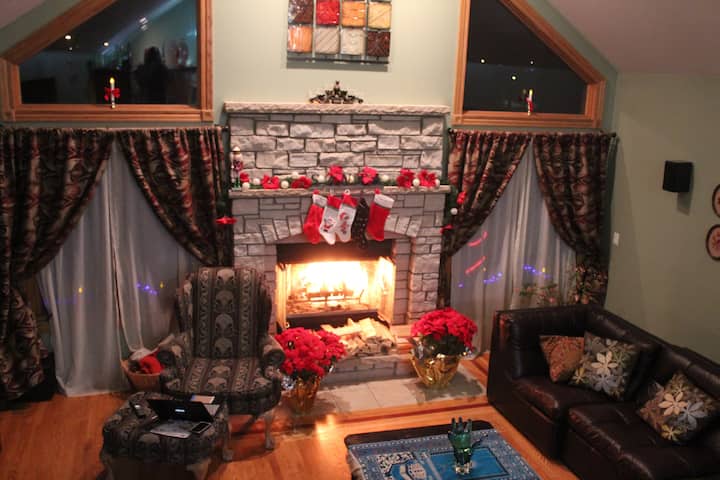 Private bedroom A in a quiet Chicago suburb.