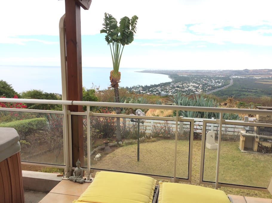 Grande terrasse vue panoramique mer et montagne